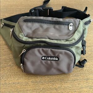 Columbia Zigzag Men's Hip Pack in Green Boa Color. Adjustable straps. NWOT